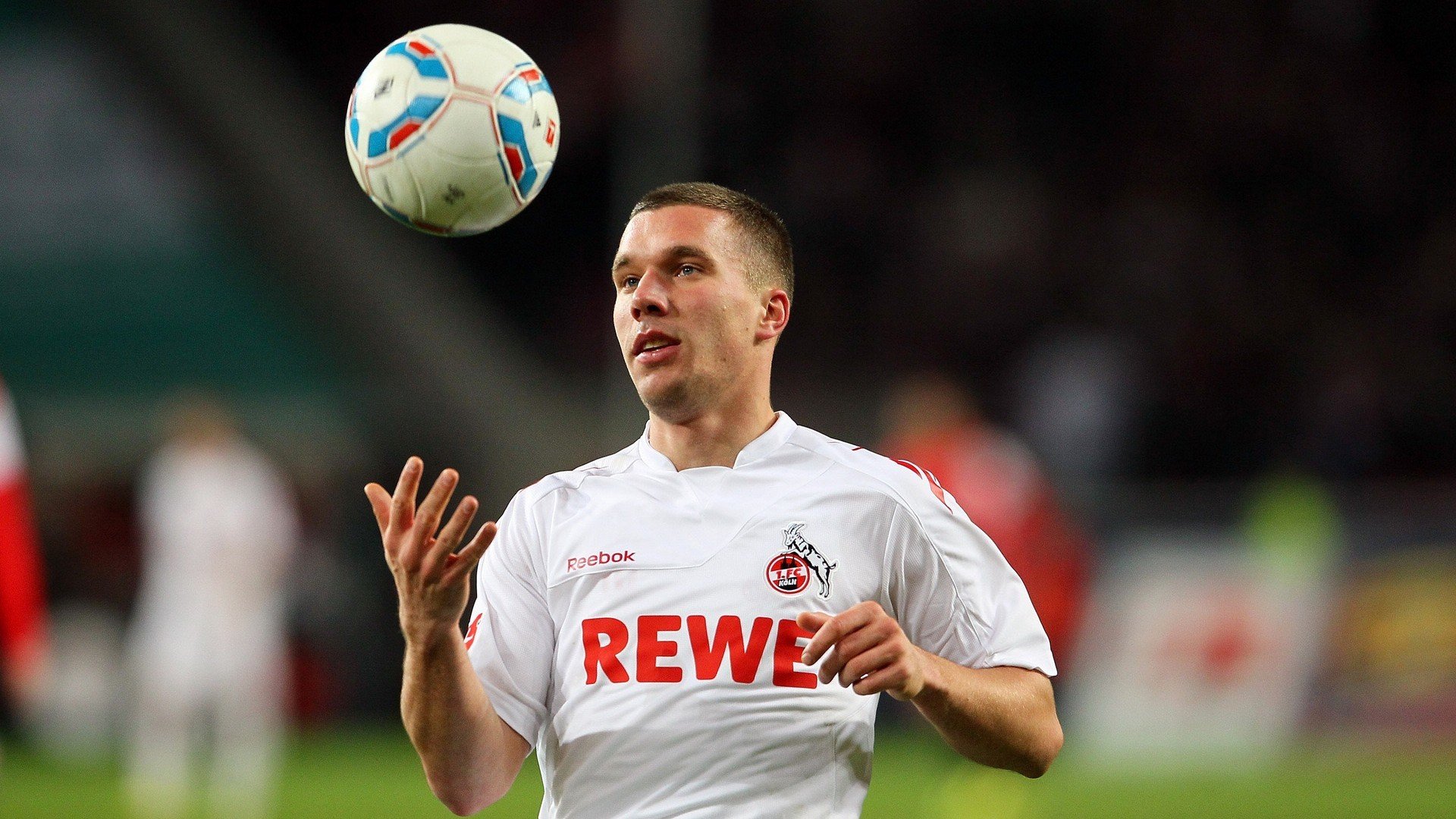 “德甲联赛进入白热化，黑马渐露锋芒”，德甲联赛时间表