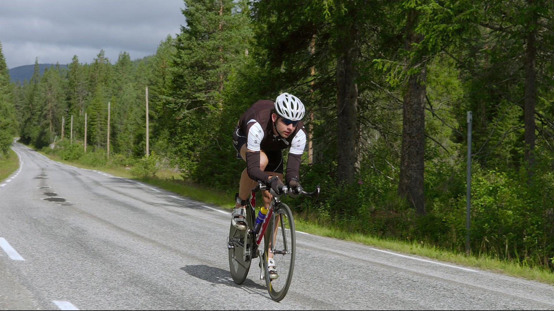 多语言解说：让全球观众零距离“看球”
